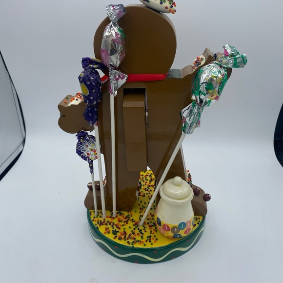 Nanette Hilton Christmas Gingerbread Man Nutcracker 11.25" sprinkles & Lollipops - Picture 7 of 16